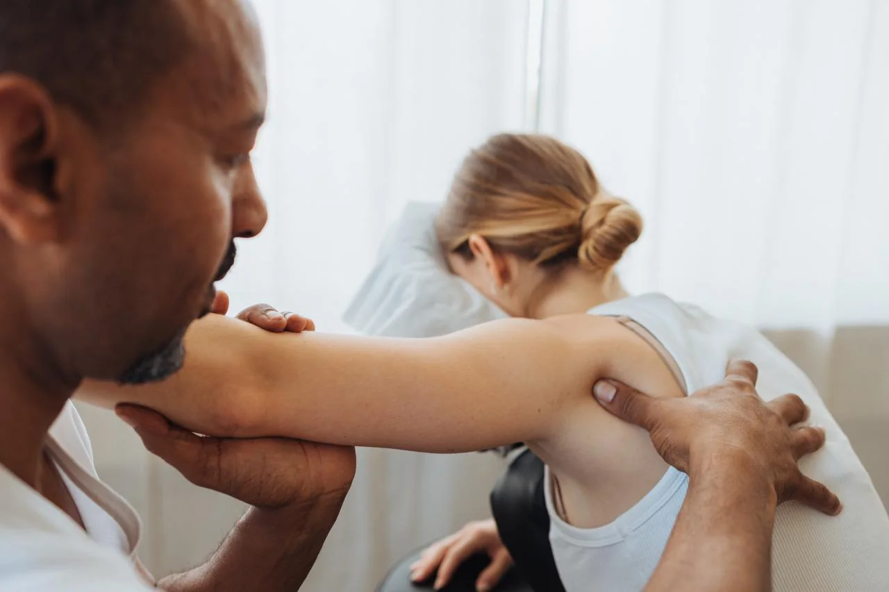 Assisted shoulder stretch